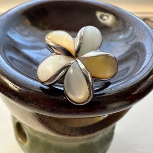 Sterling Mother of Pearl Floral Teardrop Statement Ring - Cream & Yellow